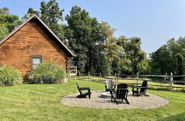 Peaceful Log Cabin on Pleasant Hill