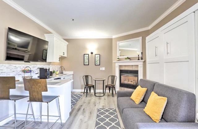 Peaceful Midway Studio with Mountain and Golf Views!