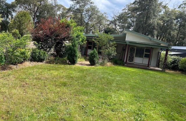 Peaceful mountains cottage stay. 5min drive to Springwood town and train line.