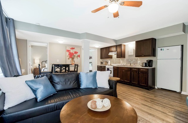 Peaceful Parkside 2 bed apartment - walkable/to The Plaza & Nelson museum