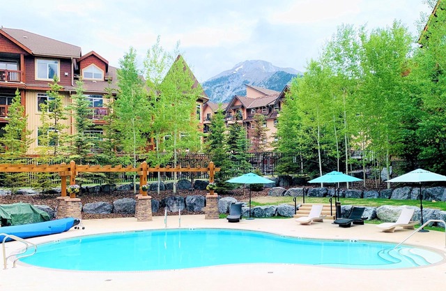 Peaceful Penthouse – Sunrise Views & Resort Amenities!