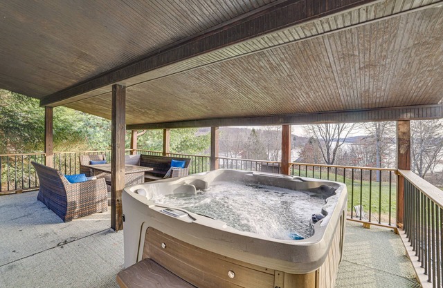 Peaceful Poconos Cabin < 1 Mi to Lake Henry!