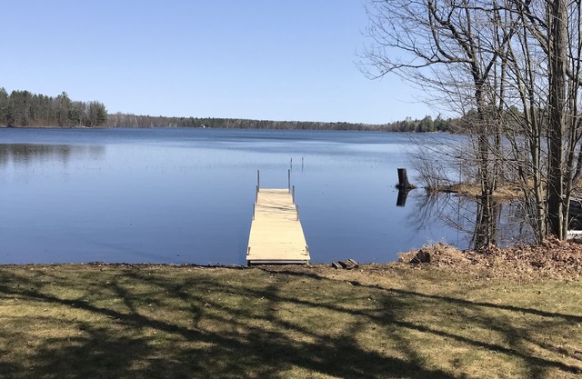 Peaceful, quaint cabin on Big Wolf Lake in Lewiston