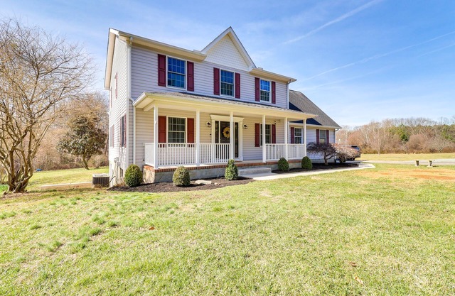 Peaceful Queenstown Home w/Deck & Grill!