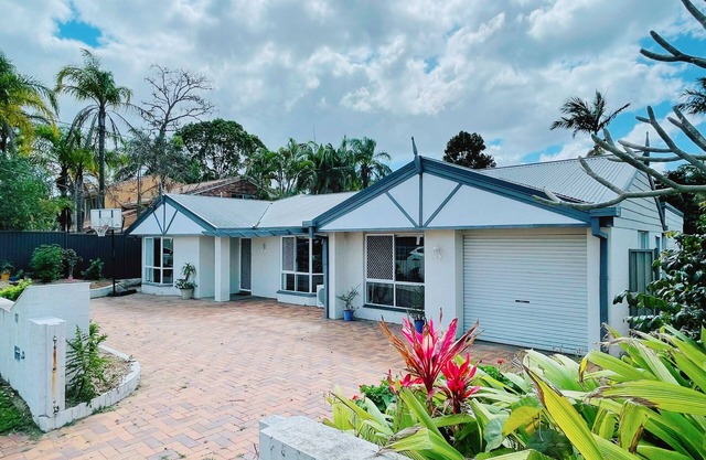 Peaceful, Relaxing Getaway 5 Bedroom House With Spa