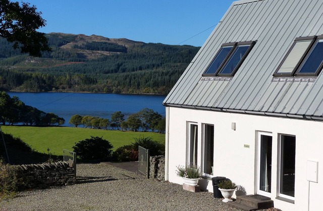Peaceful setting and wonderful loch view in the Heart of Argyll