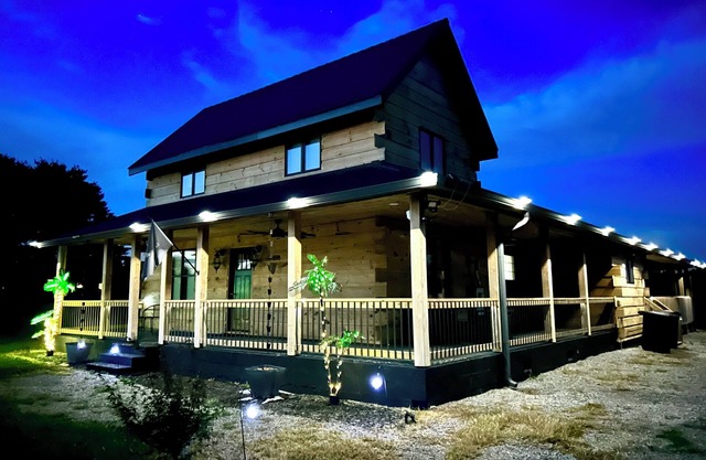 Peaceful, Spacious, Charming 4-bedroom cabin fully equipped