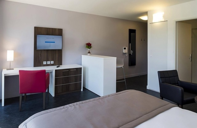 Peaceful Stay with Modern Amenities Near Academic Institutions | 2 Units