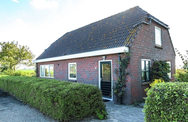 Peaceful vacation home in Finsterwolde with wide views.