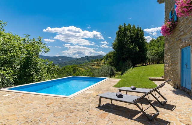 Peaceful Villa situated on the top of the hill with breathetaking view
