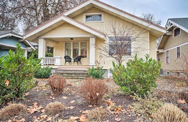 Peaceful Wine Country Getaway - Walk to Downtown!
