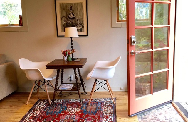 Peaceful yet close to everything & family & walk friendly & Free parking!