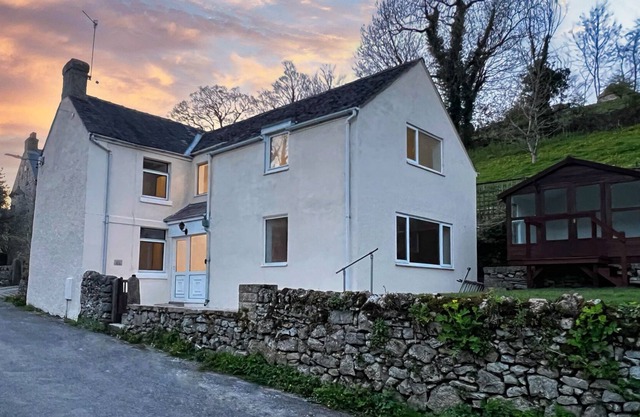 Peak District Cottage for Family of 6 and Pet-Friendly in the countryside