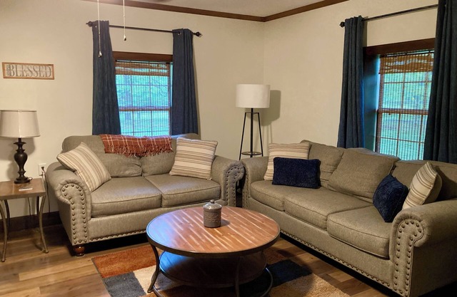 Pecan Hill - Charming 3-bedroom farmhouse in peaceful Mathiston