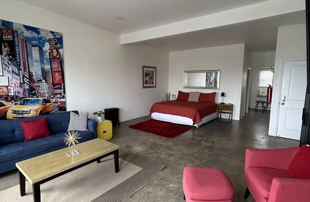 Pedregal B loft with beautiful views of the bay.