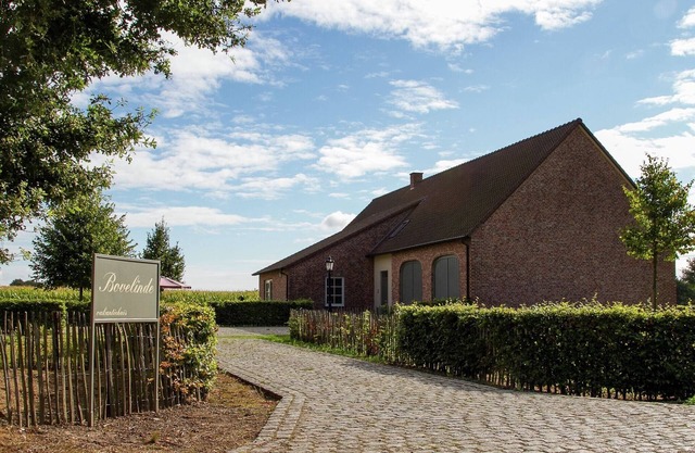 Peer Villa with Garden