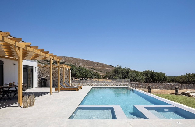 Pelagria Villa, a Sun-Kissed Path to the Beach