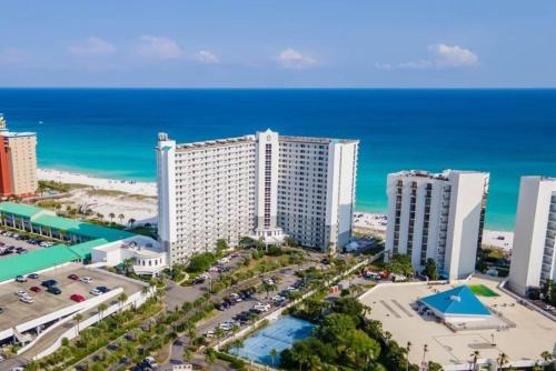 Pelican Beach Resort by Colasan