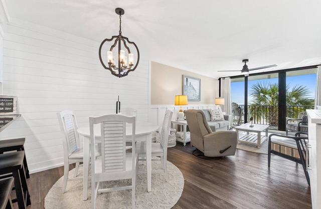 Pelican Walk 302 Newly Remodeled Beach condo!