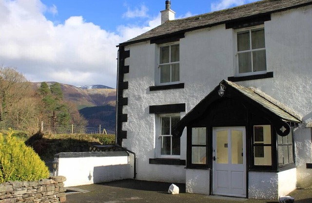 PEN COTTAGE, family friendly, with a garden in Keswick