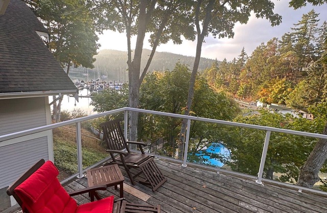 PENDER ISLAND GETAWAY - Luxury Modern Cottage