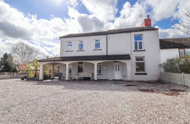 PENDLE VIEW APARTMENTS, family friendly in Langho, Lancashire