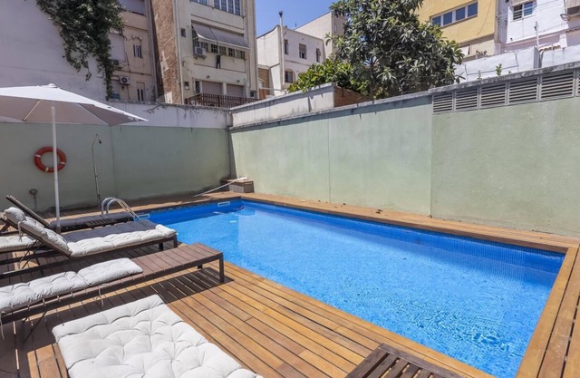 Penthouse 2 rooms 6 pax with Pool and Terrace Sagrada Familia Free WiFi
