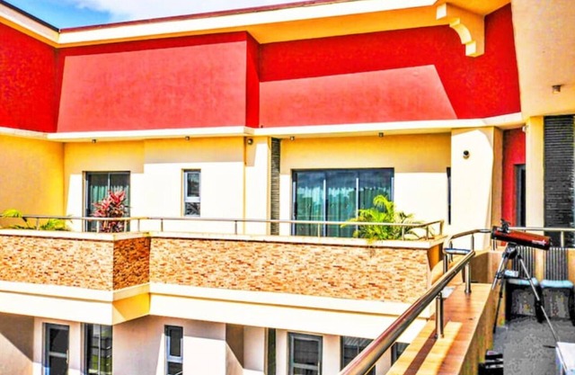 Penthouse 3-Bedroom w Pool, Gym & Ocean View