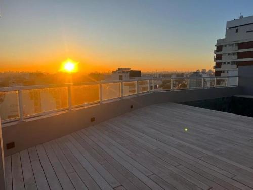 Penthouse a estrenar en Sofisticado Barrio y Edificio Vista panorámica 100m2 Gimnasio Piscina Lujoso Salon de Fiestas Parking privado gratis con acceso directo al departamento