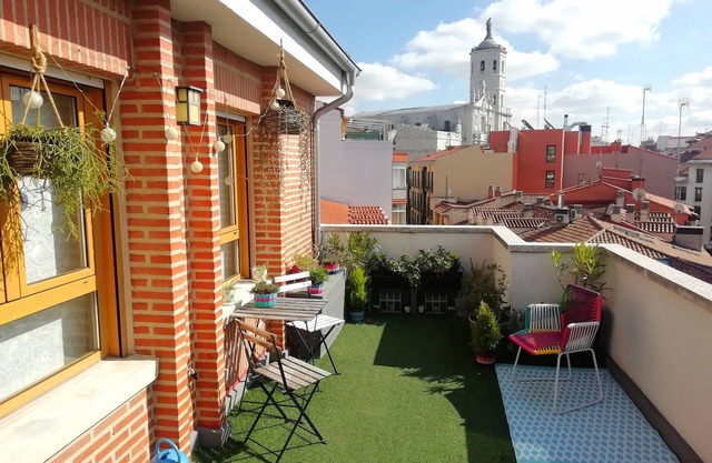 Penthouse center with large terrace, renovated and sunny. Wifi - License