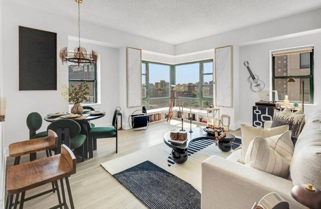 Penthouse Perfection: with Unmatched Skyline Views