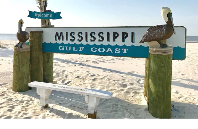 PENTHOUSE (top-floor) BEACH-FRONT CONDO, BOARD-WALK, CASINOS, DINING, SUNSETS!