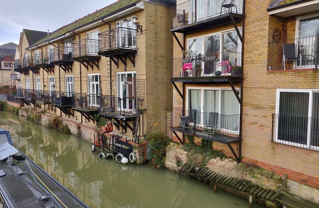 Penthouse Waterfront Apartment - St Neots