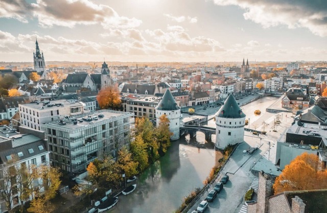 Penthouse with 360 terrace in the centre of Kortrijk! Free private parking!