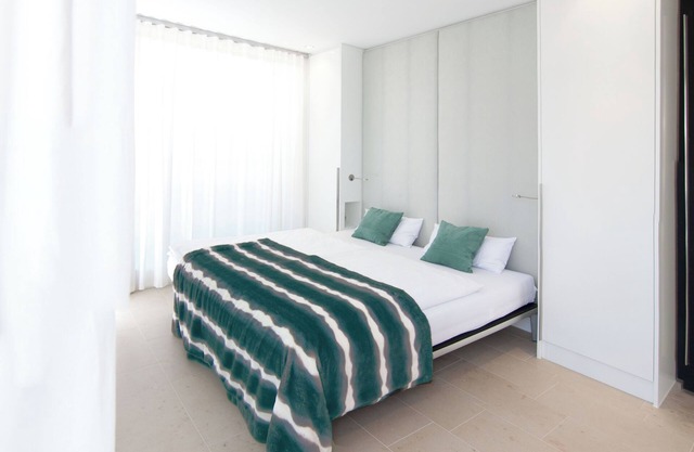 Penthouse with dream view, fully furnished, including all utilities, Durlach