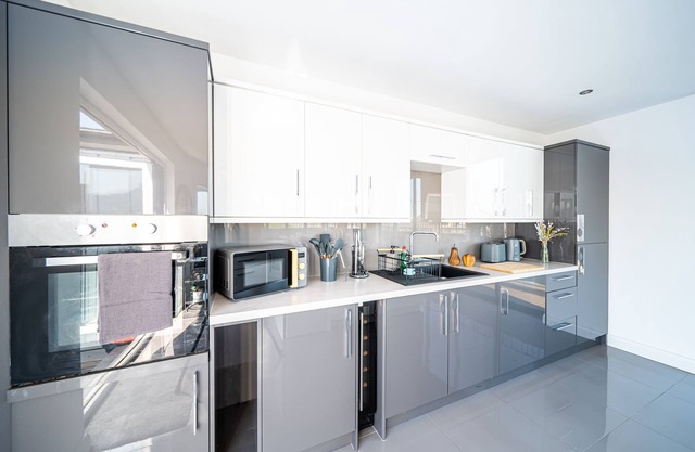 Penthouse with Glass Wall Views in Barnsley Centre