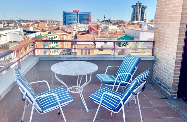 Penthouse with Terrace and free Wifi Av de América