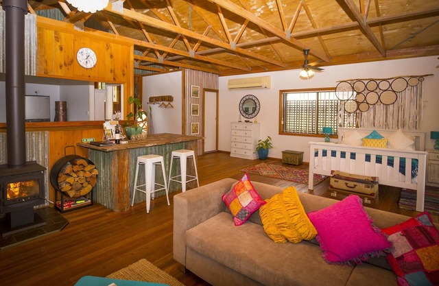 Peppercorn Cabin - Cosy cabin just for 2, with fireplace and close to popular wedding venues