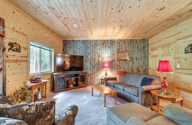 Pequot Lakes Vacation Rental w/Patio & Fire Pit