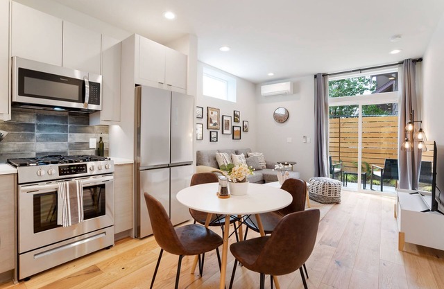 Perch - Wallingford Place: Modern & Cozy Townhome w/Parking & A/C