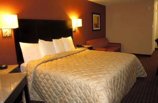 Perfect Stay at Red Carpet Inn Monmouth! Free Breakfast!