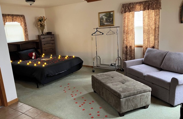Perfect couple's retreat or family getaway less than an hour from Lake Michigan!