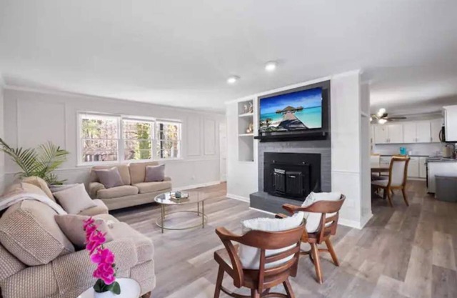 Perfect cute home in Garner w firepit & king bed