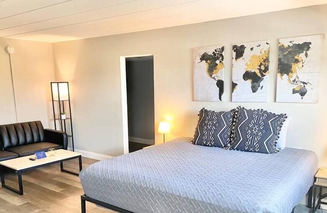 Perfect Downtown Condo | Epic Views | King Bed