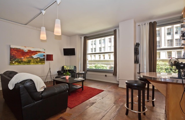 Perfect DTLA Loft! Come live like a local.