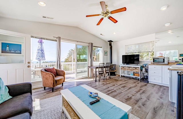 Perfect Escape Near the Beach W/Fast WiFi, Kitchenette, Large Deck & Ocean View