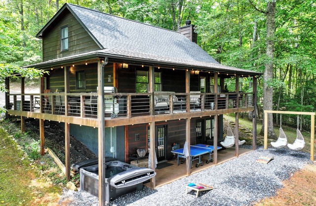 Perfect Fall Getaway w/Amenities Galore! Frisbee Golf - Gym - Ping Pong - Creek