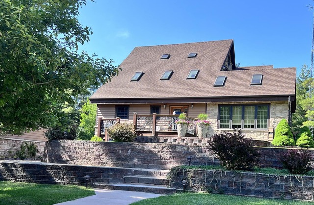 Perfect For Family Reunions/Weekend Getaways/Large Groups. A hidden oasis!