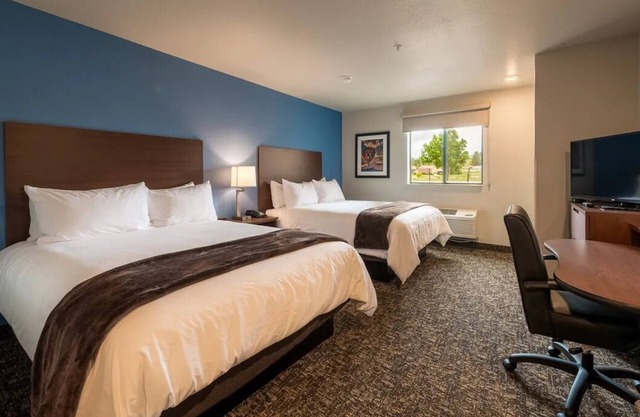 Perfect Getaway: Comfortable Room w/Kitchen, Near Mystic Lake!