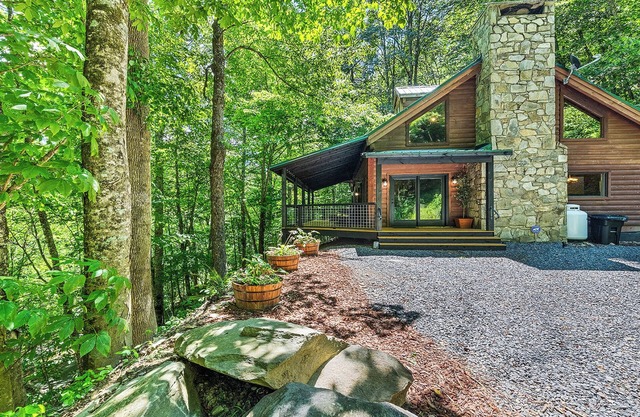 Perfect Getaway Surrounded by Nature in Maggie Valley NC!